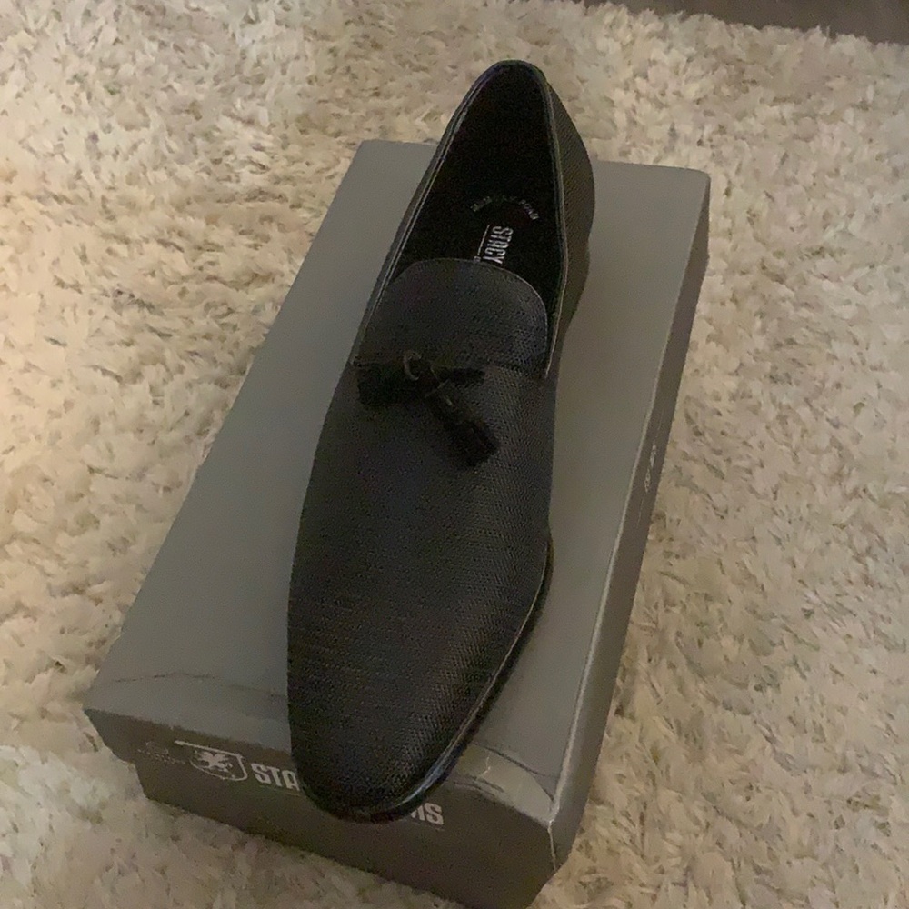 Men’s black dress loafers